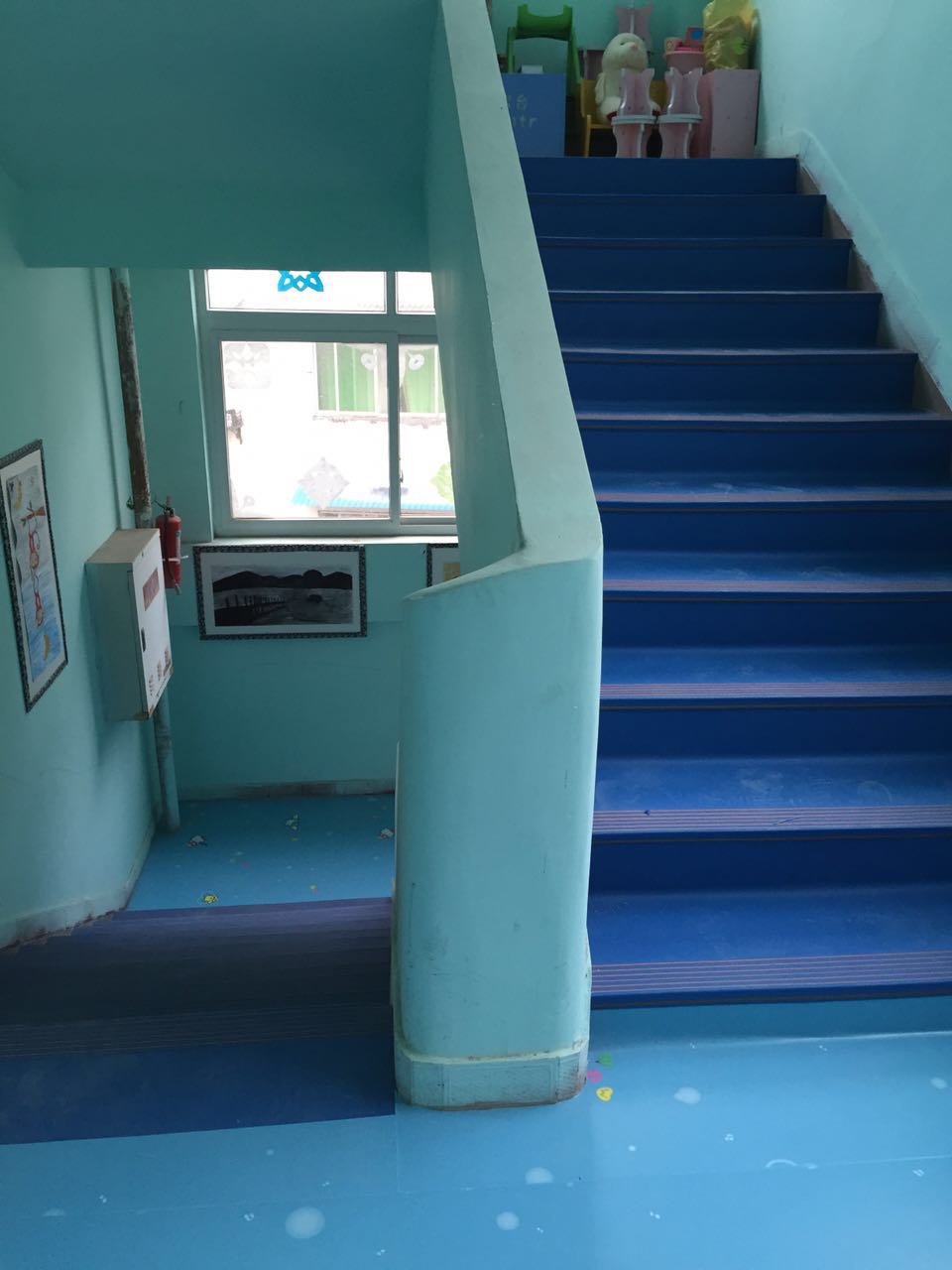 pvc塑胶地板满刮胶铺装施工流程